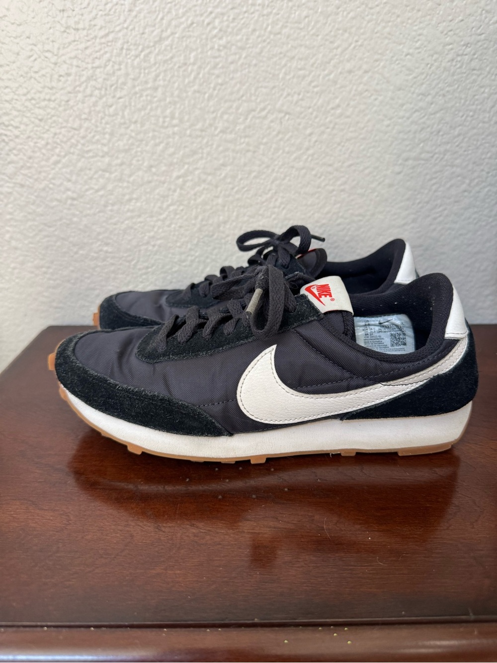 Nike Retro Black Sneakers ~ Size 7.5 Women’s